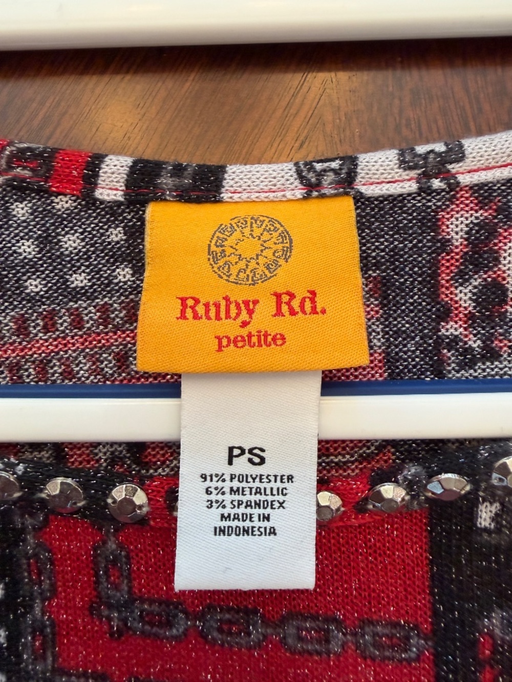 Ruby Rd Red & Black Chain-Print Top Size PS - Picture 2 of 3